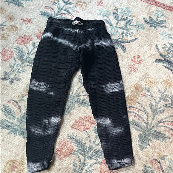 Booty by Brabants Black and Gray Textured Leggings - Picture 1 of 2